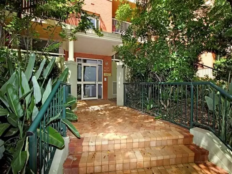 7/25 Lancaster Drive, Marsfield Sold by Aurora Property - image 1