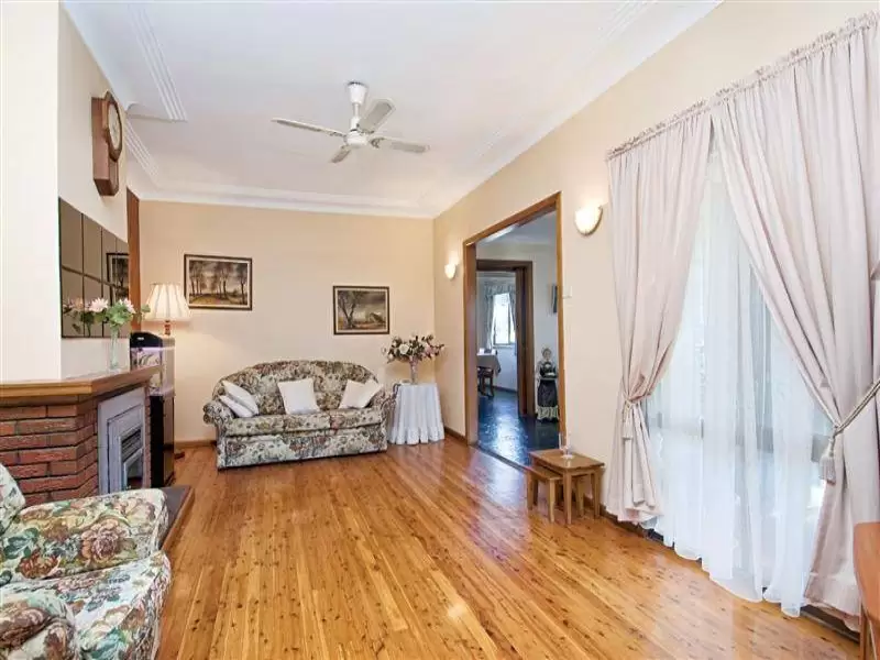 8 Woodvale Avenue, North Epping Sold by Aurora Property - image 2