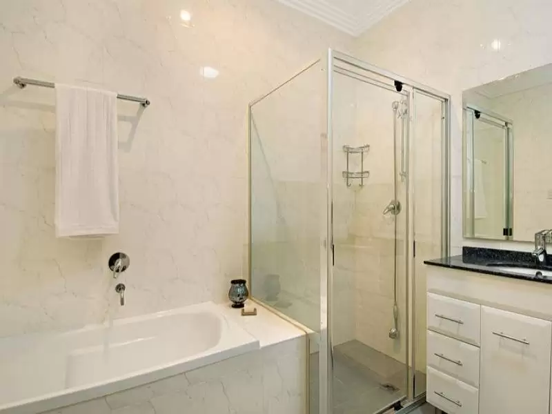 2/110 Twin Road, North Ryde Sold by Aurora Property - image 4