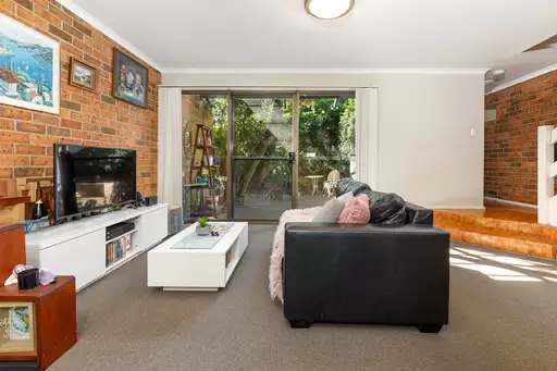 2/5 Trafalgar Place, Marsfield Sold by Aurora Property
