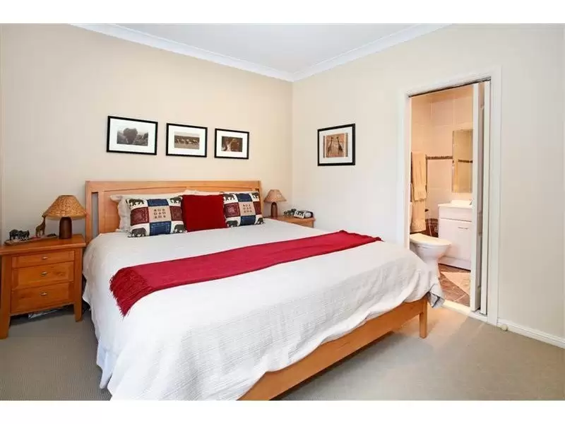 2/39 Eastview Avenue, North Ryde Sold by Aurora Property - image 5