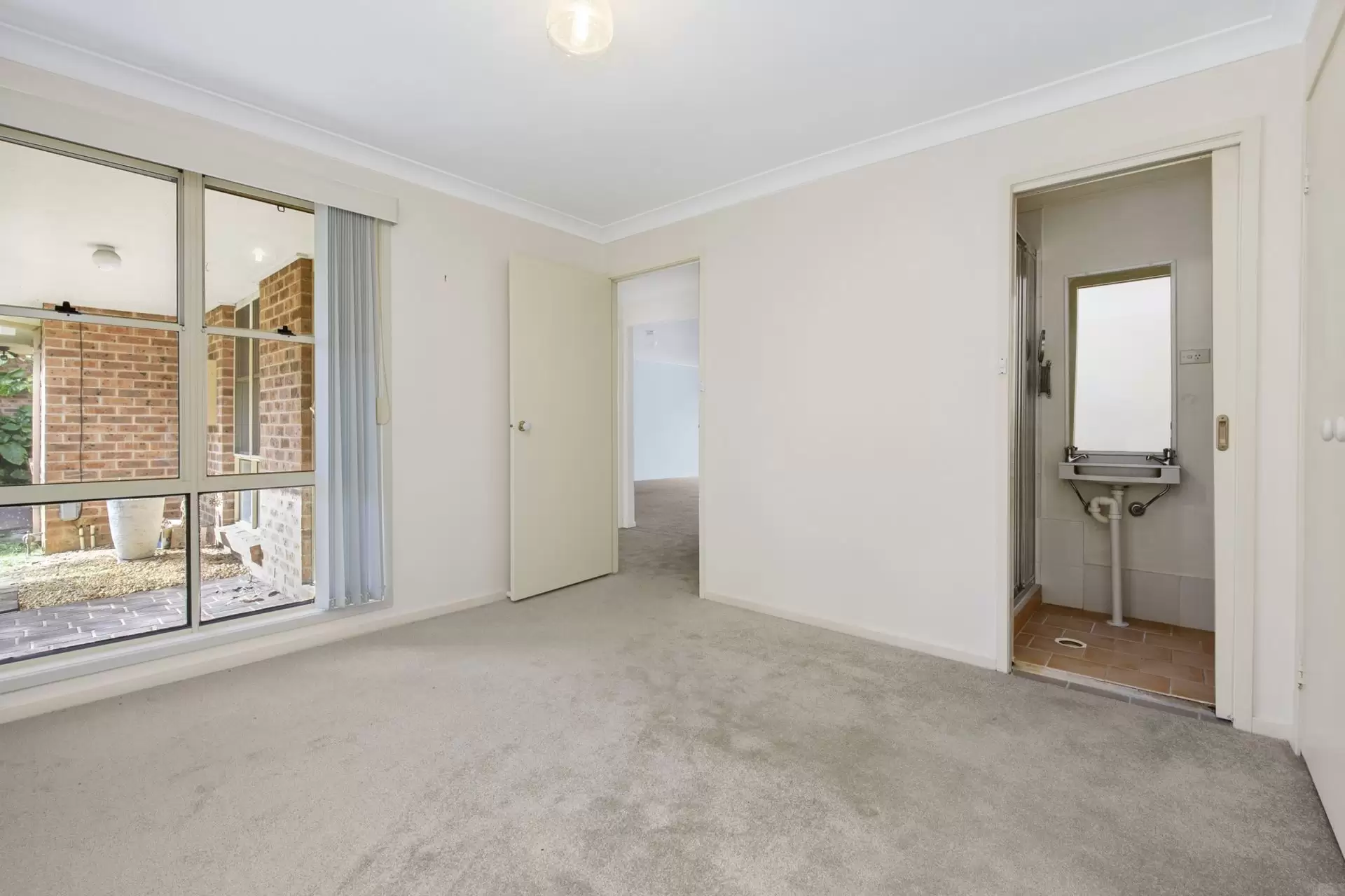 16/387 Wentworth Avenue, Toongabbie Sold by Aurora Property - image 1