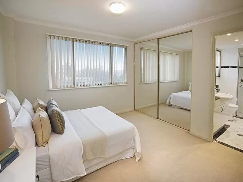 702/450 Military Road, Cremorne Sold by Aurora Property - image 4