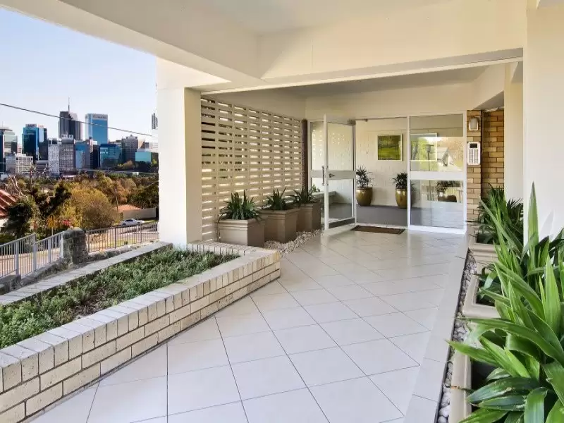 13/98 Ben Boyd Road, Neutral Bay Sold by Aurora Property - image 2