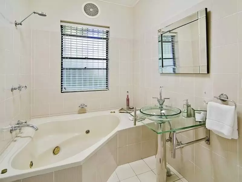 2/1 Merlin Street, Neutral Bay Sold by Aurora Property - image 2