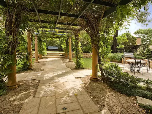 2/240 Ben Boyd Road, Cremorne Sold by Aurora Property