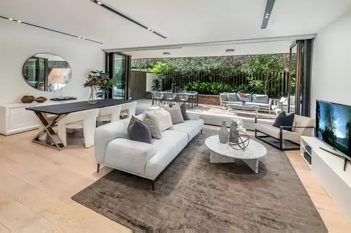 2/10 Nola Road, Roseville Sold by Aurora Property