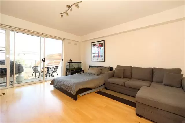 34/17 East Crescent Street, McMahons Point Leased by Aurora Property - image 3